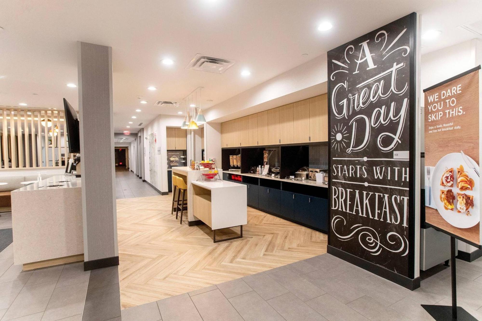 Towneplace Suites By Marriott Конро Екстериор снимка
