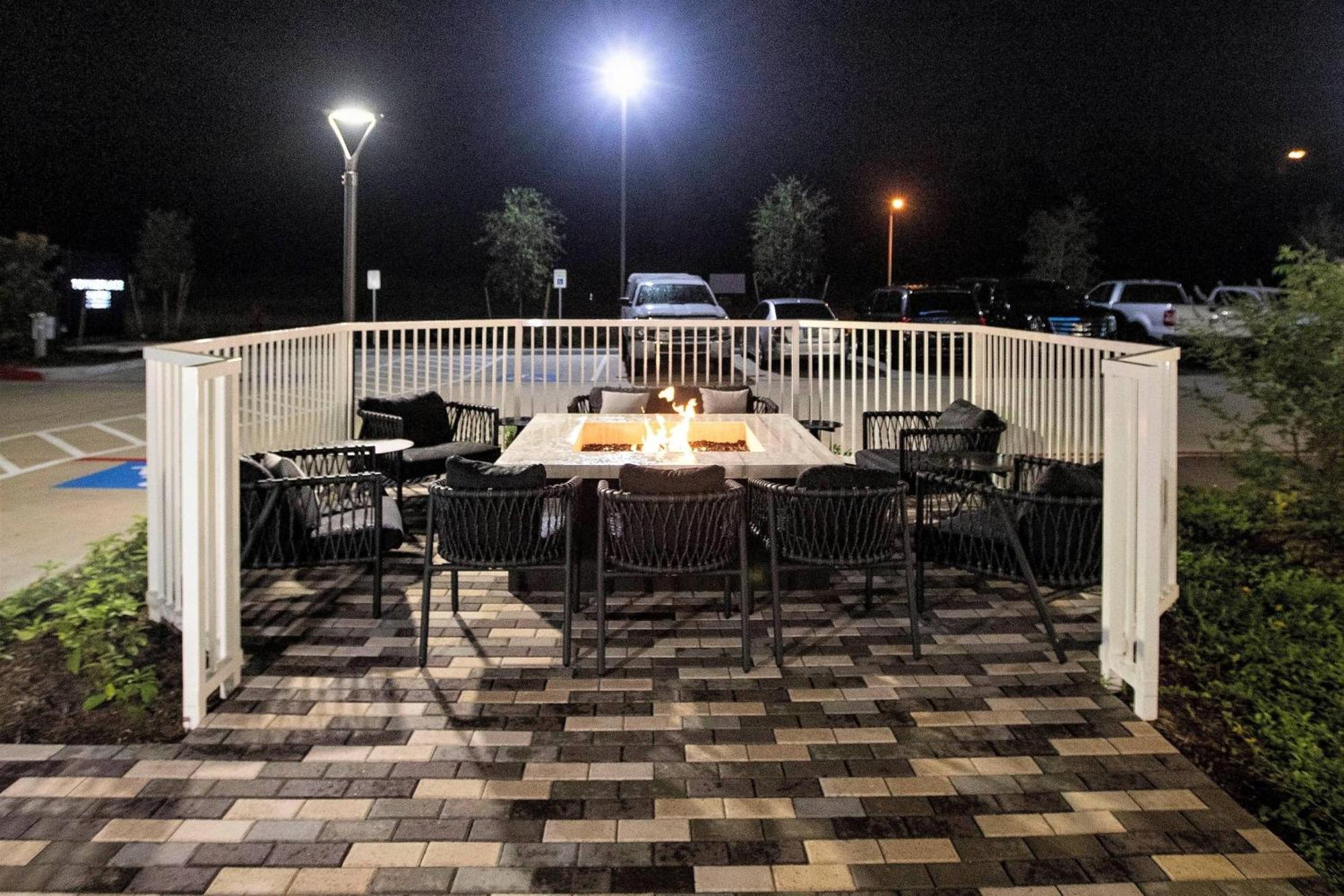 Towneplace Suites By Marriott Конро Екстериор снимка