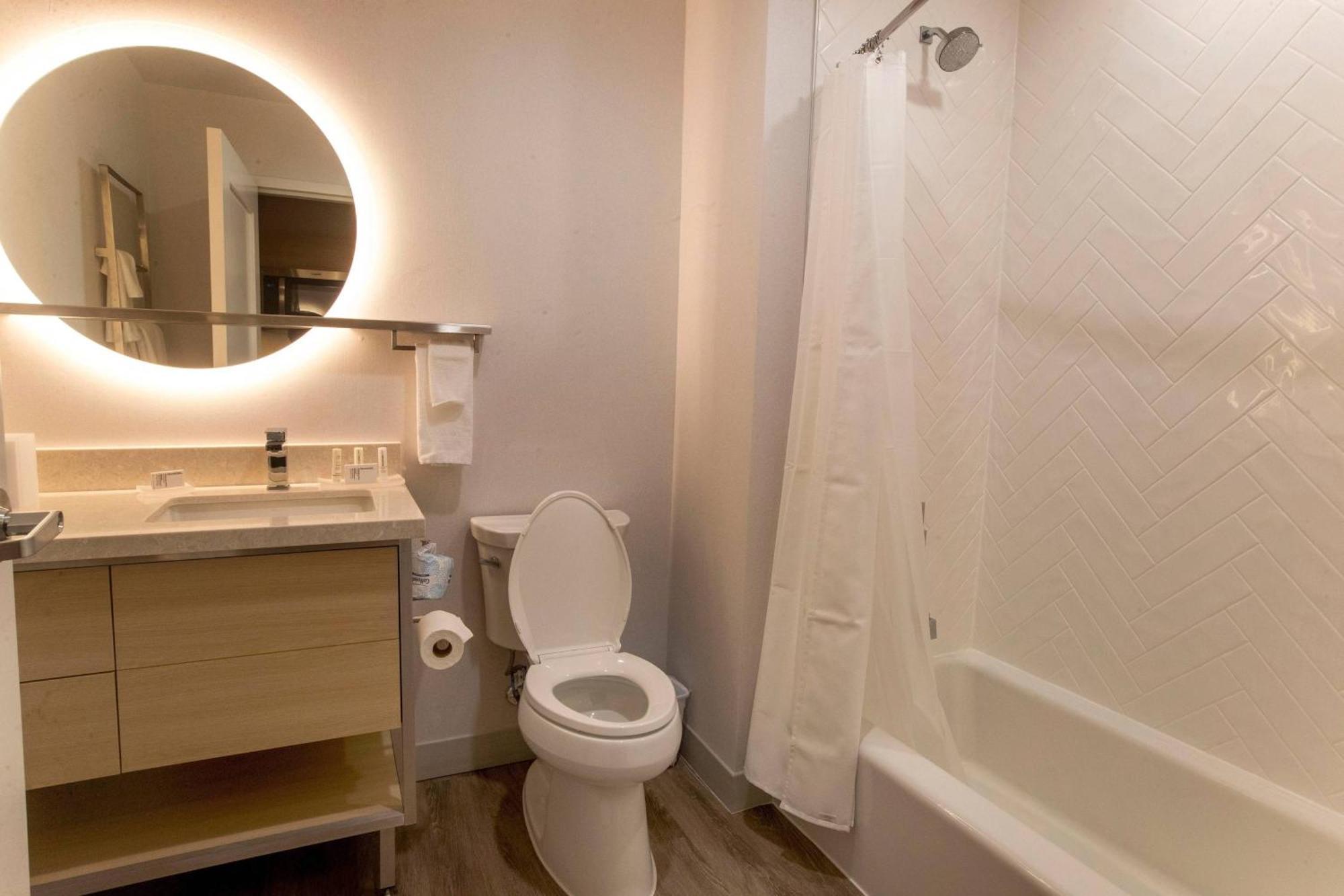 Towneplace Suites By Marriott Конро Екстериор снимка