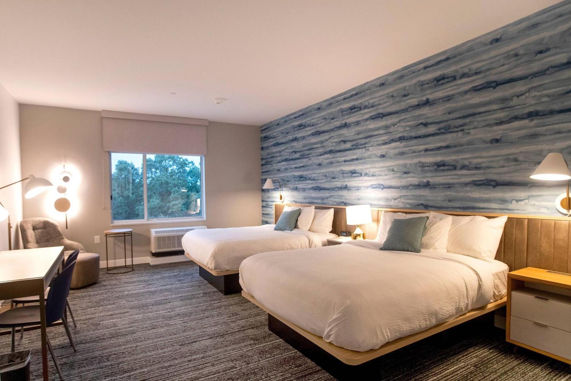 Towneplace Suites By Marriott Конро Екстериор снимка