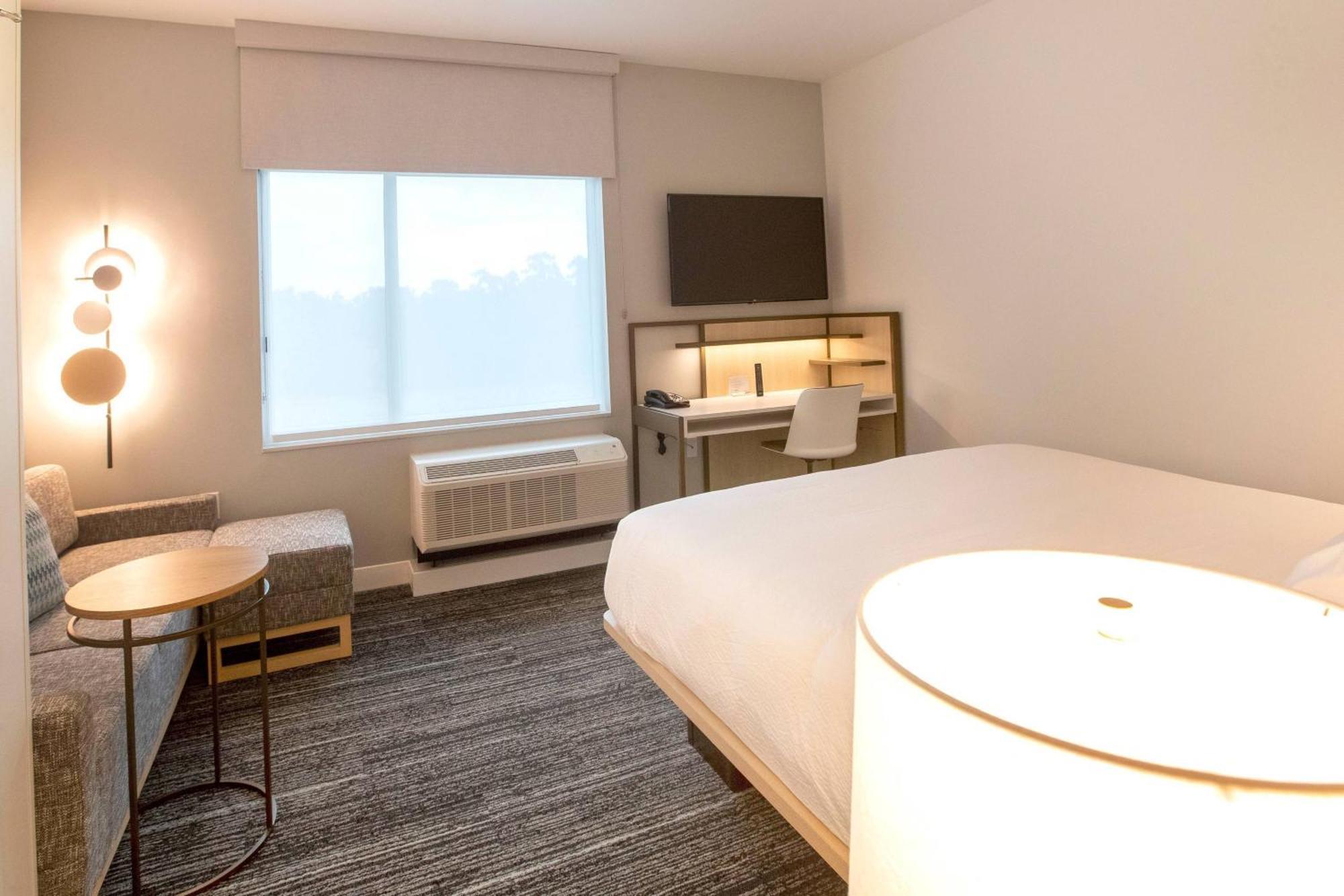 Towneplace Suites By Marriott Конро Екстериор снимка
