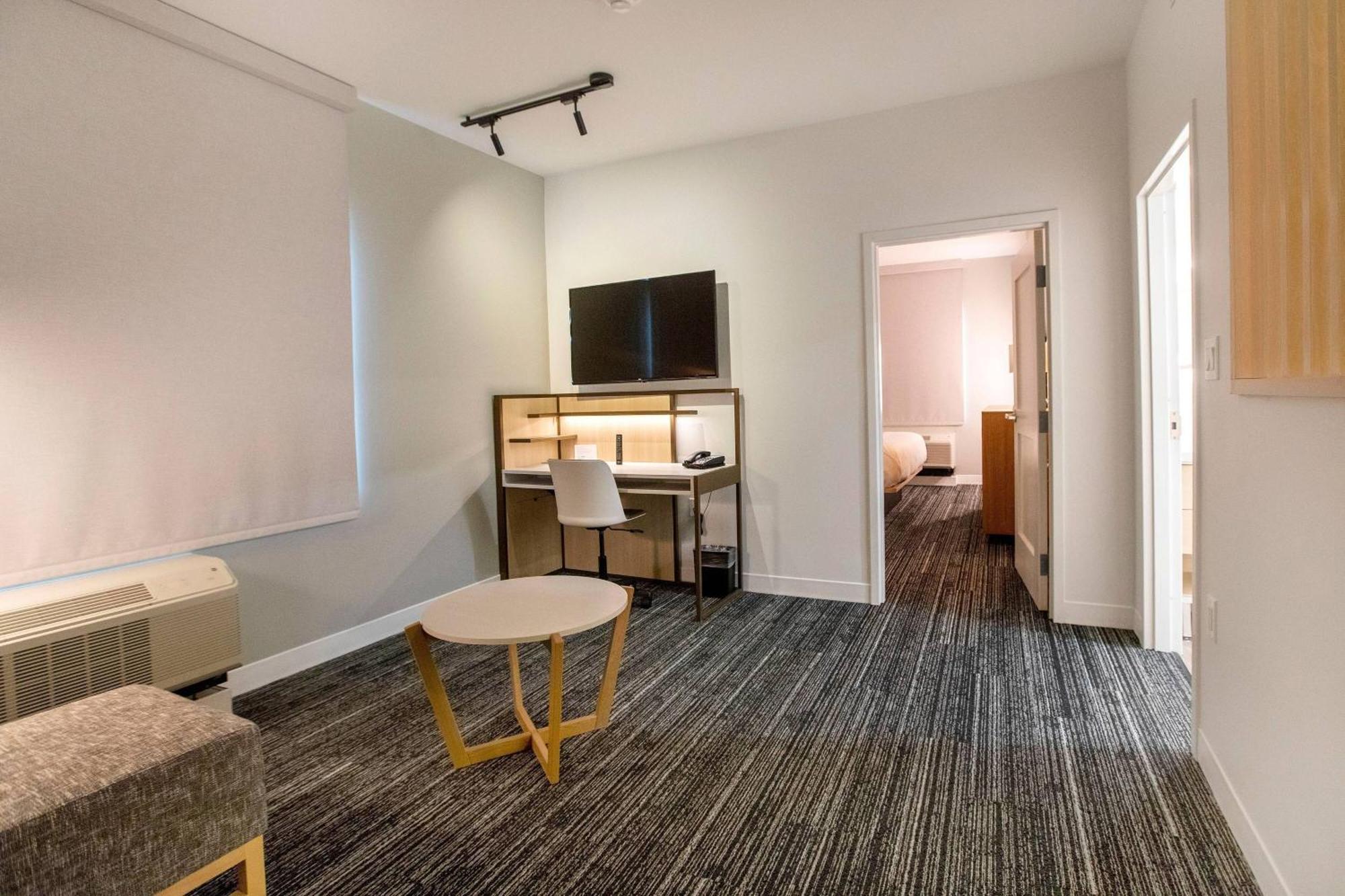 Towneplace Suites By Marriott Конро Екстериор снимка