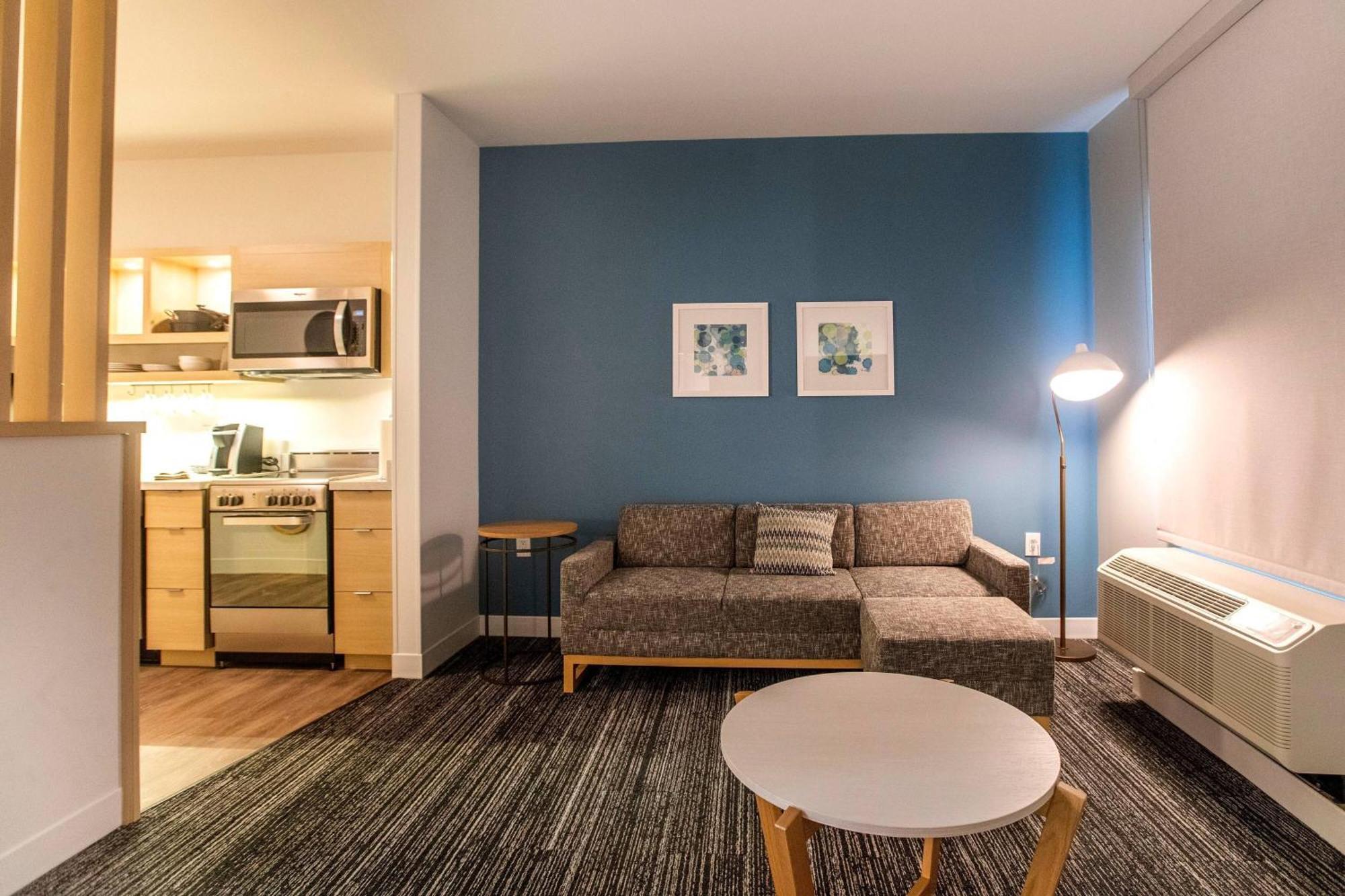 Towneplace Suites By Marriott Конро Екстериор снимка