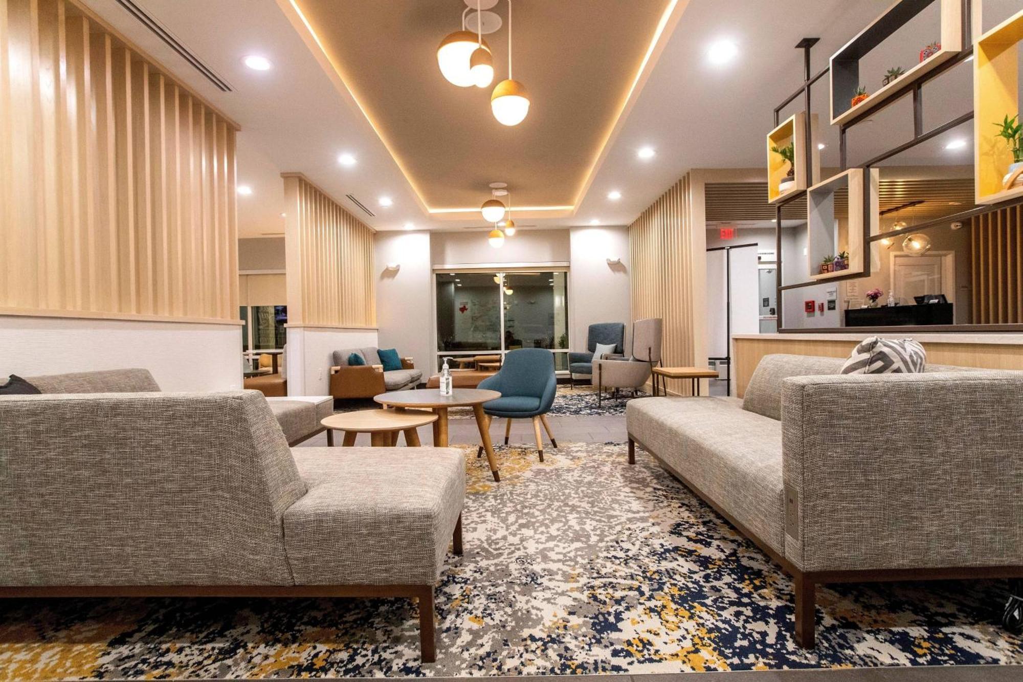 Towneplace Suites By Marriott Конро Екстериор снимка